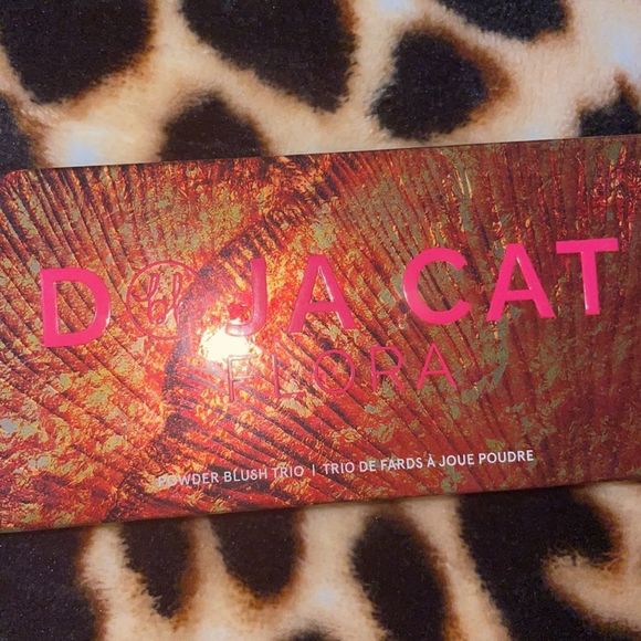 •BH COSMETICS• NWT BH COSMETICS X DOJA CAT FLORA PEONY POWDER BLUSH TRIO - Picture 3 of 6